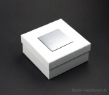 St&uuml;lpdeckelbox wei&szlig; 01 mit Gravurschild silber